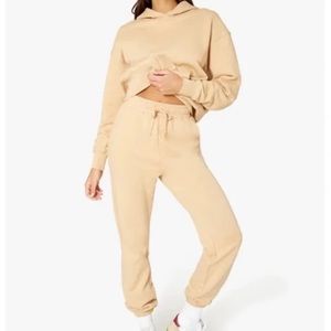 WE WORE WHAT oversized hoodie and sweat pants (M) in tan🤎